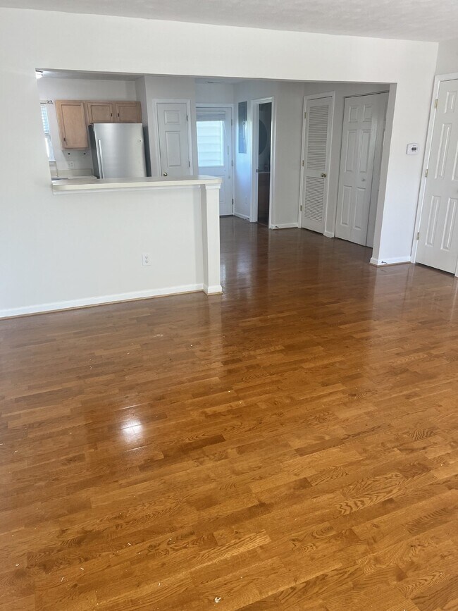 Building Photo - Charming 2-Bed, 2.5-Bath Townhouse with 13...