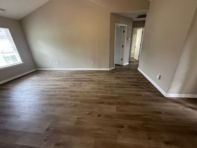 Foto del edificio - 4605 Palm Breeze Ln