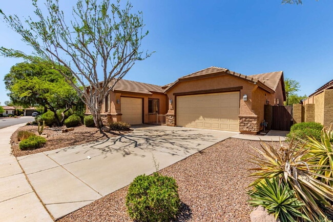 Building Photo - "Charming 2-Bedroom + Den Oasis with Spaci...