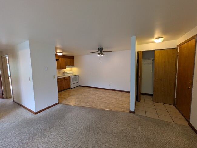 Espacio de armario en la puerta de entrada - Palmer Park Apartments