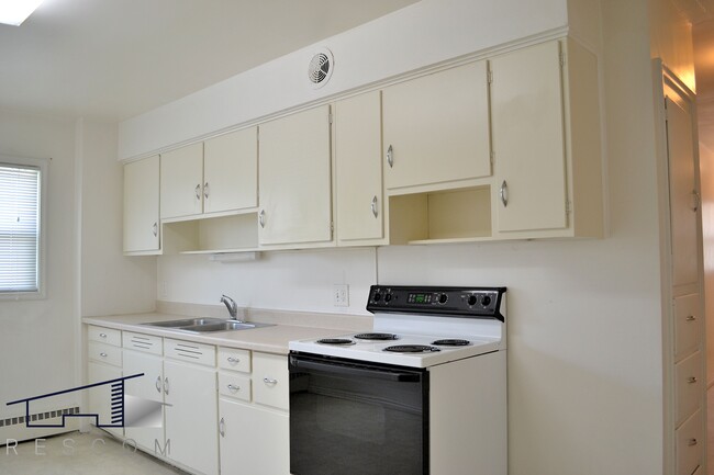Building Photo - 348 E 200 S