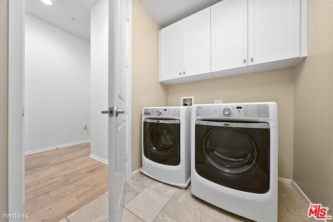 Foto del edificio - 2 br, 2 bath Condo - 13019 Park Pl Unit 402