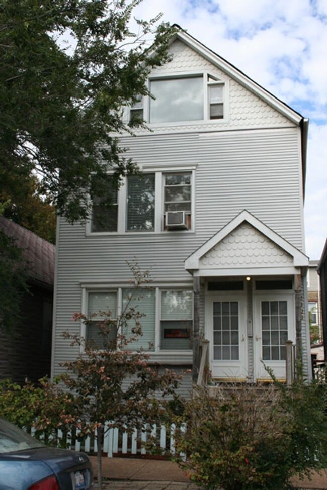 Foto del edificio - 2306 N Hoyne Ave
