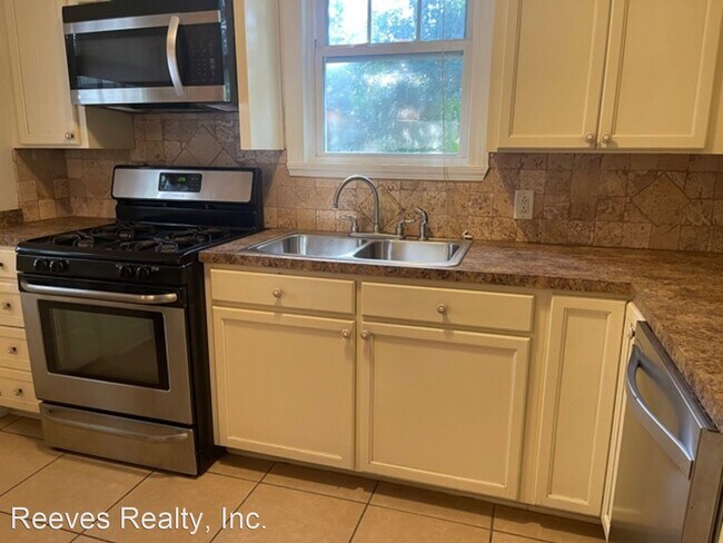 Building Photo - 3 br, 1 bath House - 159 Parkway Street W