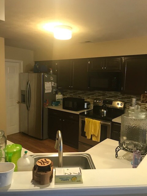 Kitchen - 27 Manchester Way