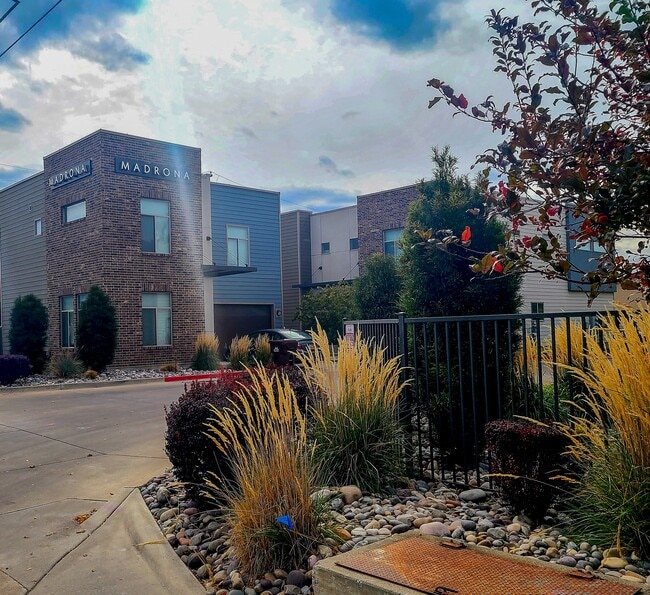 Building Photo - Madrona Townhomes