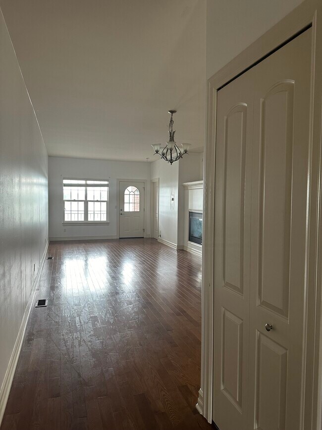 Building Photo - 2727 Riverside Dr