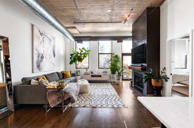 Building Photo - 758 N Larrabee St