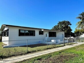 Building Photo - 460 NE 169th St
