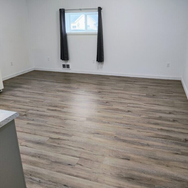 Sala de estar / Cocina - 154 High Forest St