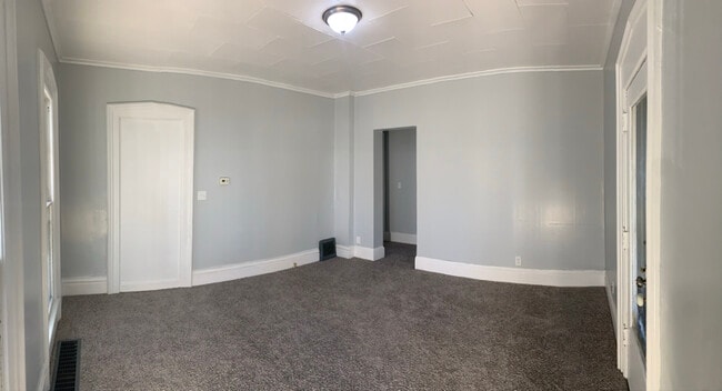 Building Photo - 131 Caledonia St