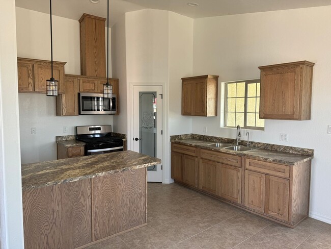 Building Photo - Newer 3 bedroom home with 2 car garage on a Fully Fenced Corner Lot