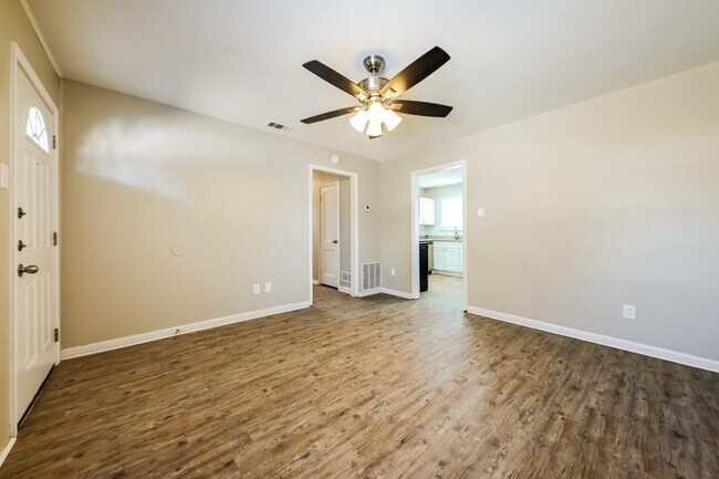 Building Photo - 4311 Scottsdale Dr