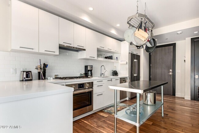 Foto del edificio - 4422 N 75th St