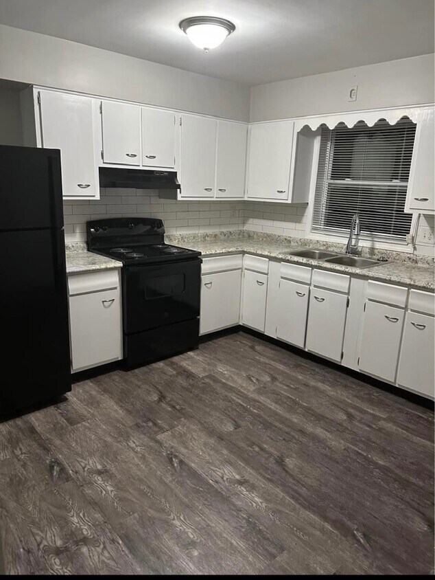 Primary Photo - E Warren St Townhomes