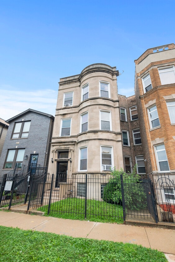 Primary Photo - 4517 S Calumet Ave