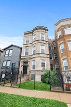 Building Photo - 4517 S Calumet Ave
