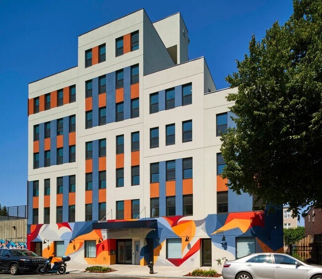 Foto del edificio - Furnished room/NOT APARTMENT