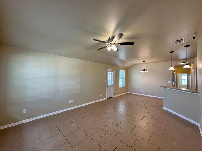 Foto del edificio - 1300 Loyal Ln