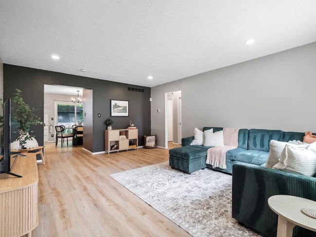 Building Photo - 291 Hunter Ave