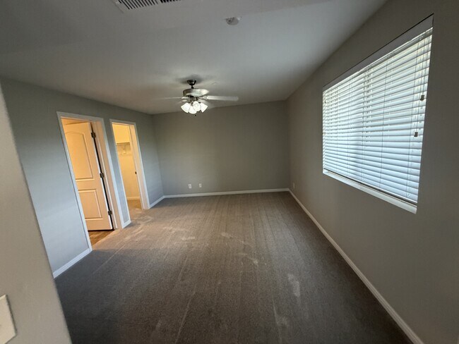 Foto del edificio - 999 Village River Ln