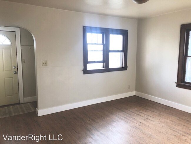 Building Photo - 3 br, 1 bath House - 2129 S Spring Ave