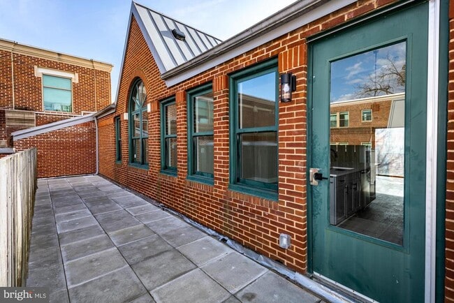 Foto del edificio - 3325 M St NW