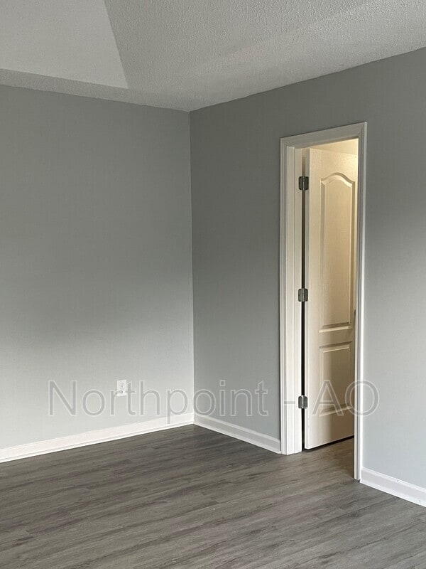 Building Photo - 8641 Thomas Ln