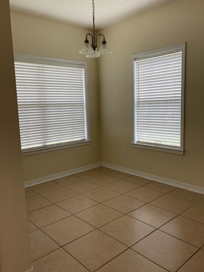 Building Photo - 213 Texas Ave