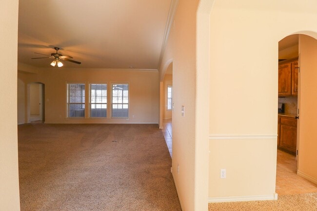 Building Photo - 5 Bed 3 Bath Broken Arrow