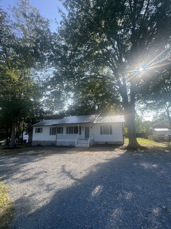 Foto del edificio - **MOVE-IN SPECIAL** $500 Off of 1st Month's Rent  Charming 3-Bed, 2-Bath Home in Prime Spotsylvan...