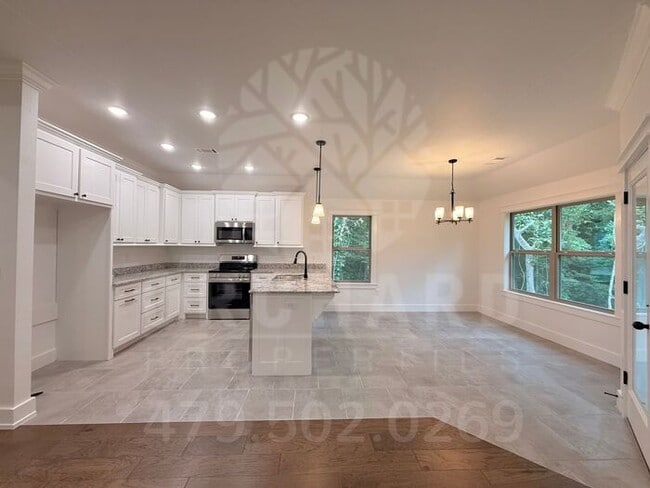 Building Photo - Bella Vista Single-Family Home- 2 Bed/ 2 Bath with Hobby Room- Spacious Creekwood Plan