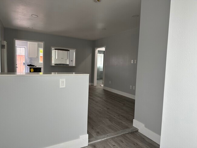Foto del edificio - 6058 Fishburn Ave