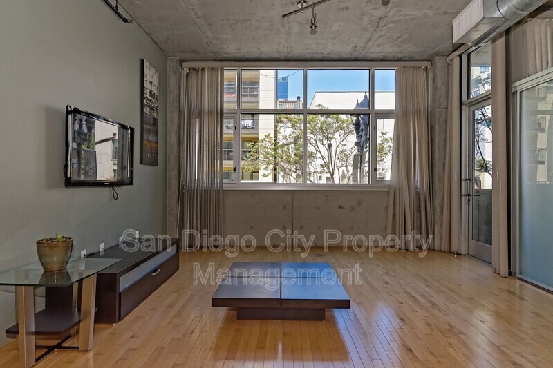 Primary Photo - 1025 Island Ave