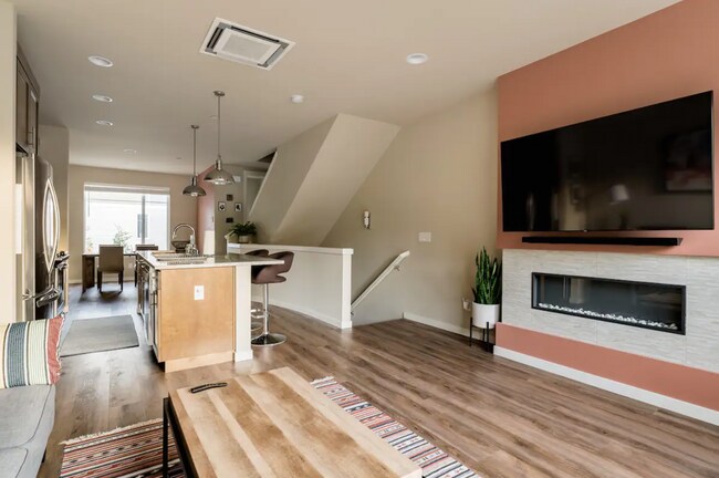 Living - 12805 4th Dr SE