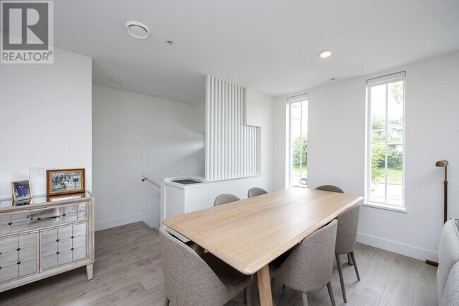 Photo du bâtiment - 918 W 49th Ave