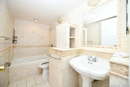 Building Photo - 7110 Fairway Dr