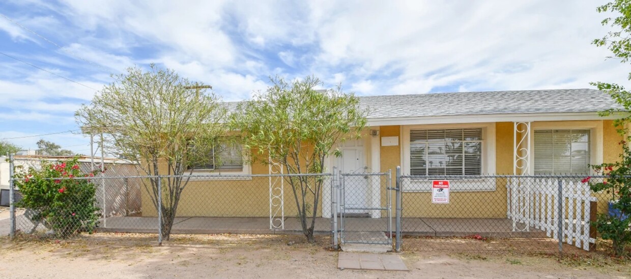Primary Photo - 516 N Roosevelt Ave