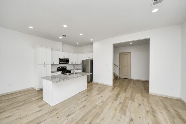 Foto del edificio - 2119 Esther Dr