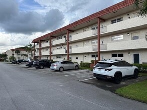 Building Photo - 8990 S Hollybrook Blvd