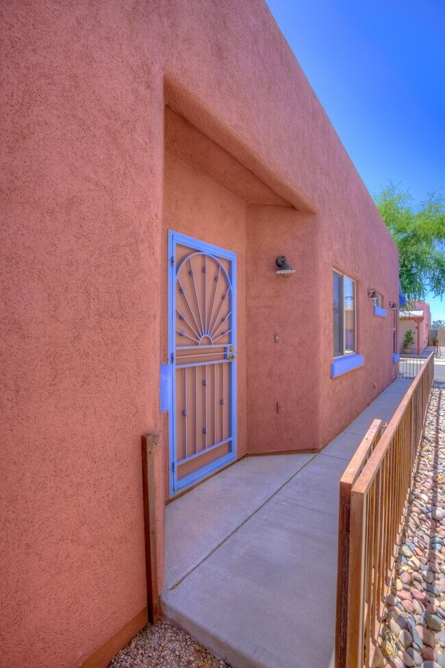 Foto del edificio - Eastside Barrio Style Home
