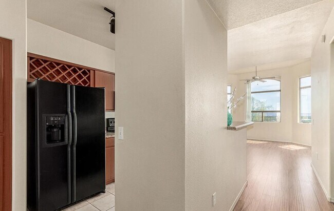 Building Photo - Executive-Style 1BR Residence