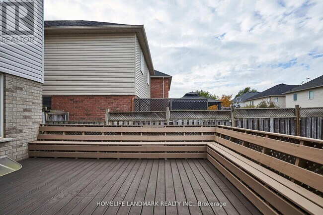 Photo du bâtiment - 165 Madden Pl