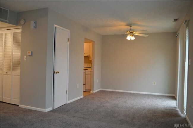 Foto del edificio - 1215 Robbins Run Ct