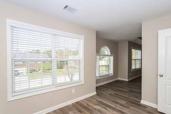 Foto del edificio - 1210 St James Pl