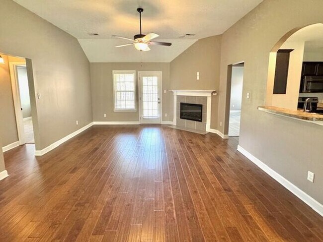 Foto del edificio - Now Leasing a 4-Bedroom 2 Bath Home in May...