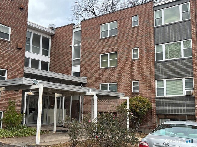 Foto del edificio - 53 Wolcott Hill Rd