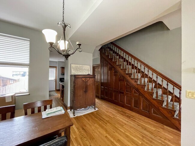 Building Photo - Huge 3 bed 2.5 bath - Southside flats, laundry, central air, private yard, off street parking