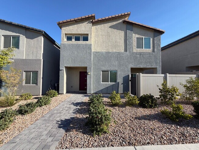 Building Photo - GATED 4 BED 2.5 BATH 2 CAR GARAGE SINGLE FAMILY HOME w/ LOFT, BEDROOM DOWNSTAIRS, NEXT TO COMMUNI...