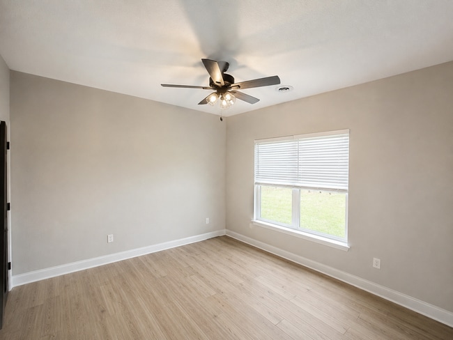 Building Photo - 2086 Meadow Creek Ln